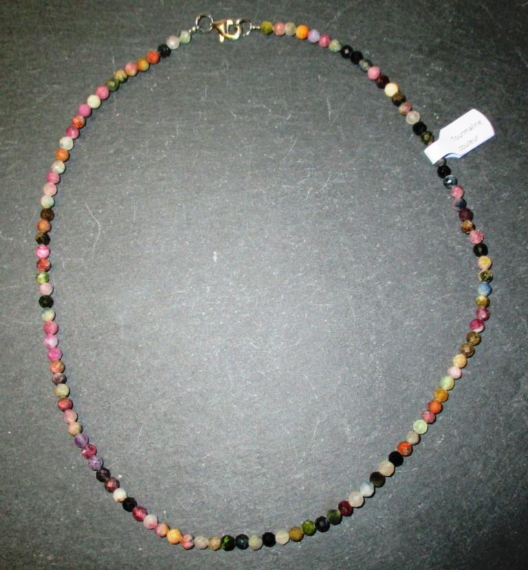 Collier  boules facet�es 4mm/45cm Tourmaline Couleur 