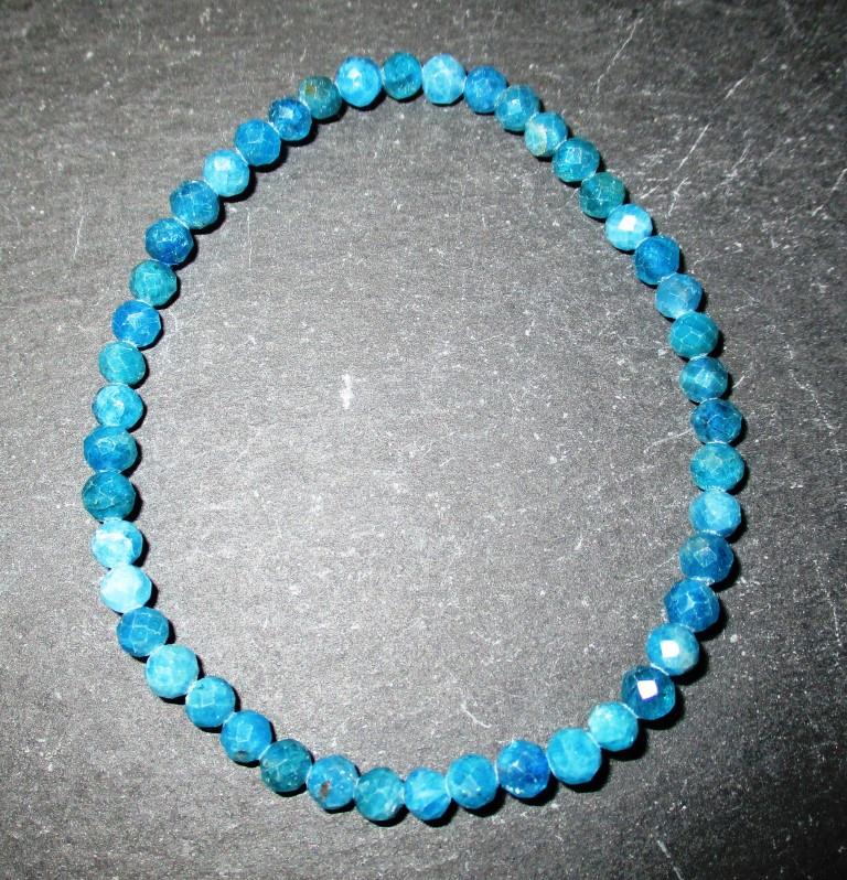 Bracelet boules facet�es 4mm Apatite